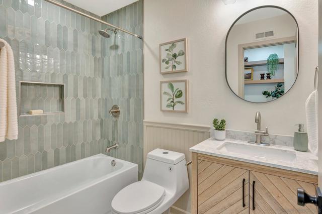 11187 Tyrolean Way, San Diego CA: https://media.crmls.org/mediaz/2aa1f39e-a424-42dc-9e58-d616b5126bb0.jpg