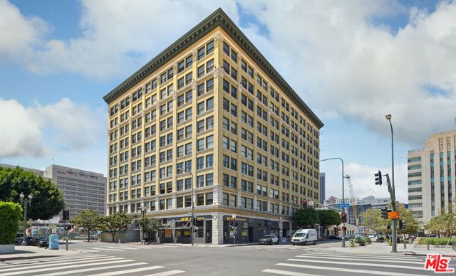 108 W 2nd Street, Los Angeles CA: https://media.crmls.org/mediaz/2aa23a20-6e76-4a0d-bfc5-9b98dee120f5.jpg