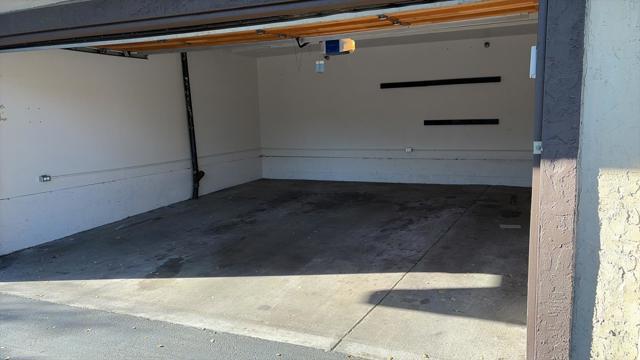 711 S Bayshore Boulevard, San Mateo CA: https://media.crmls.org/mediaz/2aa2cc2e-1f95-4b60-be65-ca30e65fb490.jpg