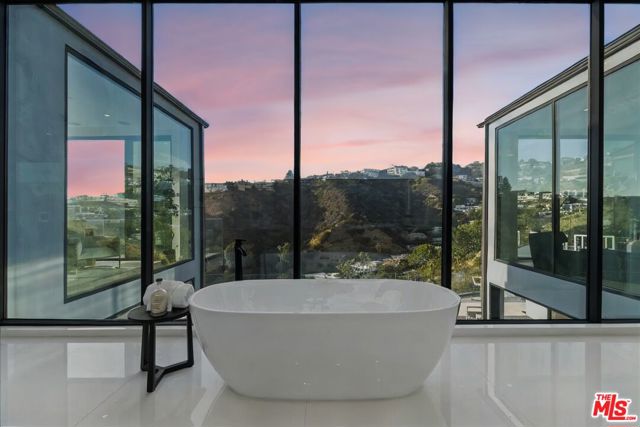 1565 Haslam Terrace, Los Angeles CA: https://media.crmls.org/mediaz/2aa30fac-8137-4950-a1b0-ccf640d5f826.jpg