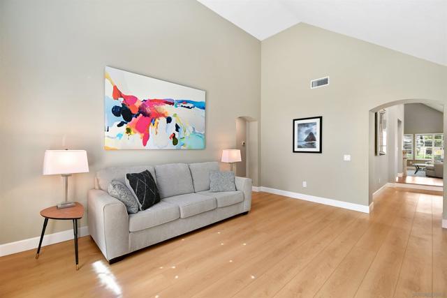 13957 Royal Melbourne Sq, San Diego CA: https://media.crmls.org/mediaz/2aa3e074-bc1d-4bf6-bd14-22c95ea5959b.jpg
