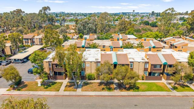 3456 Castle Glen Dr, Mission Valley CA: https://media.crmls.org/mediaz/2aa444c2-2835-4e77-a333-b0d8bbba9e52.jpg