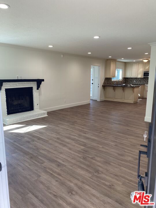 1837 N Brighton Street, Burbank CA: https://media.crmls.org/mediaz/2aa461f4-63d5-4c95-bb3d-0870230d9f9c.jpg
