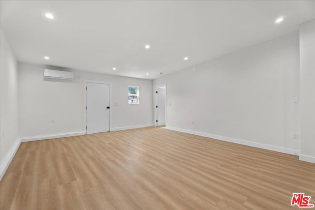 8644 Venice Boulevard, Los Angeles CA: https://media.crmls.org/mediaz/2aa557a2-f1a1-4e08-b4d0-1c9f71d1d74b.jpg