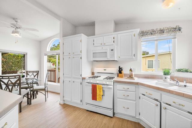 3 Lighthouse Road, Half Moon Bay CA: https://media.crmls.org/mediaz/2aa56bfe-1569-4ac3-b680-d224ff647de6.jpg