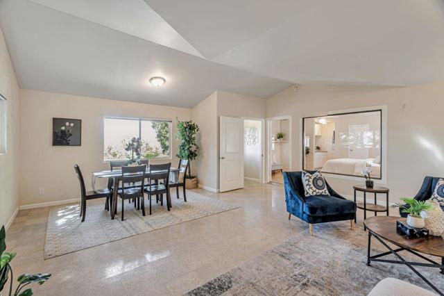 15010 Larga Vista Drive, Los Gatos CA: https://media.crmls.org/mediaz/2aa5d612-f0ee-481c-981c-8c23e7b77f39.jpg