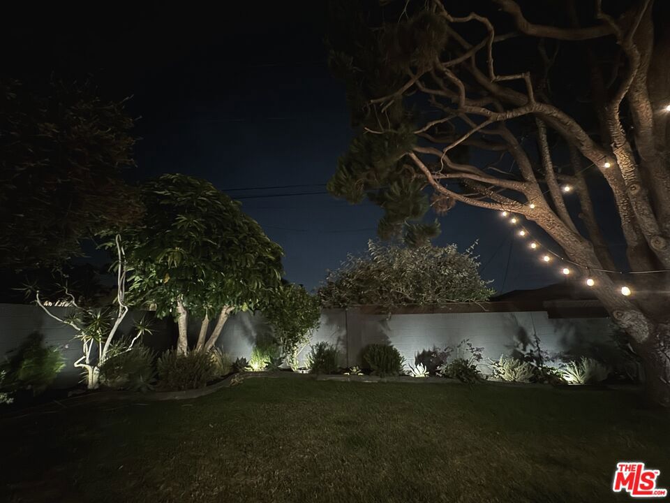 https://media.crmls.org/mediaz/2aa630fc-d786-480c-8b0e-a04712299f0b.jpg?preset=X-Large