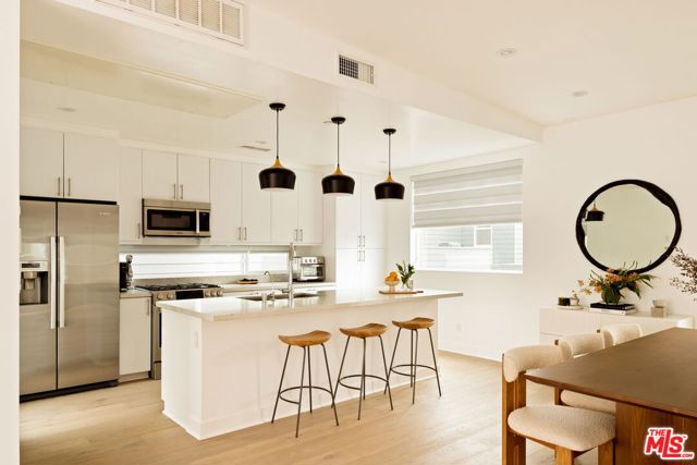 859 Hyperion Avenue, Los Angeles CA: https://media.crmls.org/mediaz/2aa6e22d-fe5e-43e4-b5c1-e22ed5c5b84b.jpg
