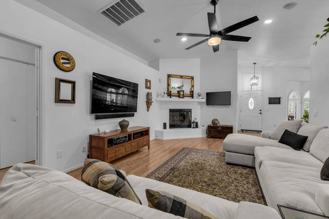 Image 36 of 64 For 52680 Avenida Martinez