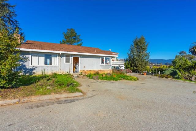 371 Calabasas Road, Watsonville CA: https://media.crmls.org/mediaz/2aa73206-7406-425d-8149-98ef408e2b90.jpg