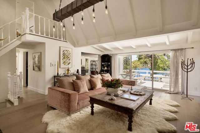 28918 Palisades Drive, Lake Arrowhead CA: https://media.crmls.org/mediaz/2aa735cb-6b7b-47e6-9fdf-de2d0dfd67d9.jpg