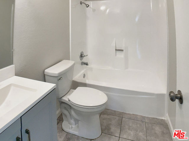 24932 Tree Avenue, Mission Viejo CA: https://media.crmls.org/mediaz/2aa765b1-de62-4593-8a35-e7df5fc9d094.jpg