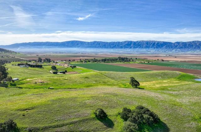 29145 Chualar Canyon Road, Chualar CA: https://media.crmls.org/mediaz/2aa77df1-0559-4403-80a4-a5f9fc52f81e.jpg