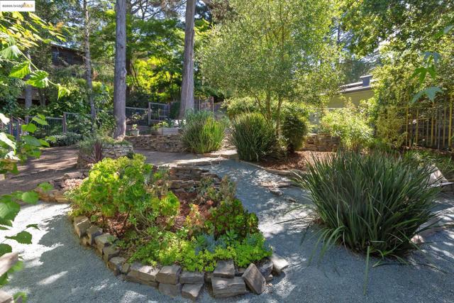 5801 Balboa Dr, Oakland CA: https://media.crmls.org/mediaz/2aa7b190-a85f-481e-9e6c-76f4131f579b.jpg