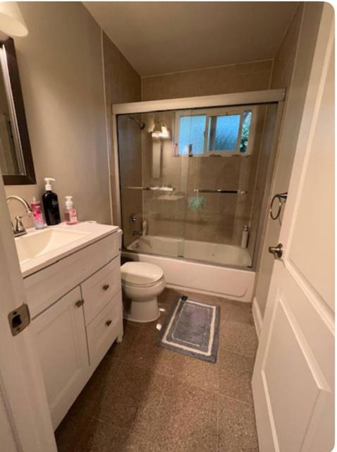 1217 Paloma Avenue, Burlingame CA: https://media.crmls.org/mediaz/2aa7f62f-ef82-453c-97db-133a3f0d18b1.jpg