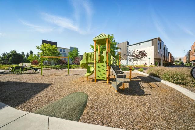 2086 Mahuron Circle, San Jose CA: https://media.crmls.org/mediaz/2aa80f71-aaff-4b25-a8fc-9fc93fa1bff8.jpg