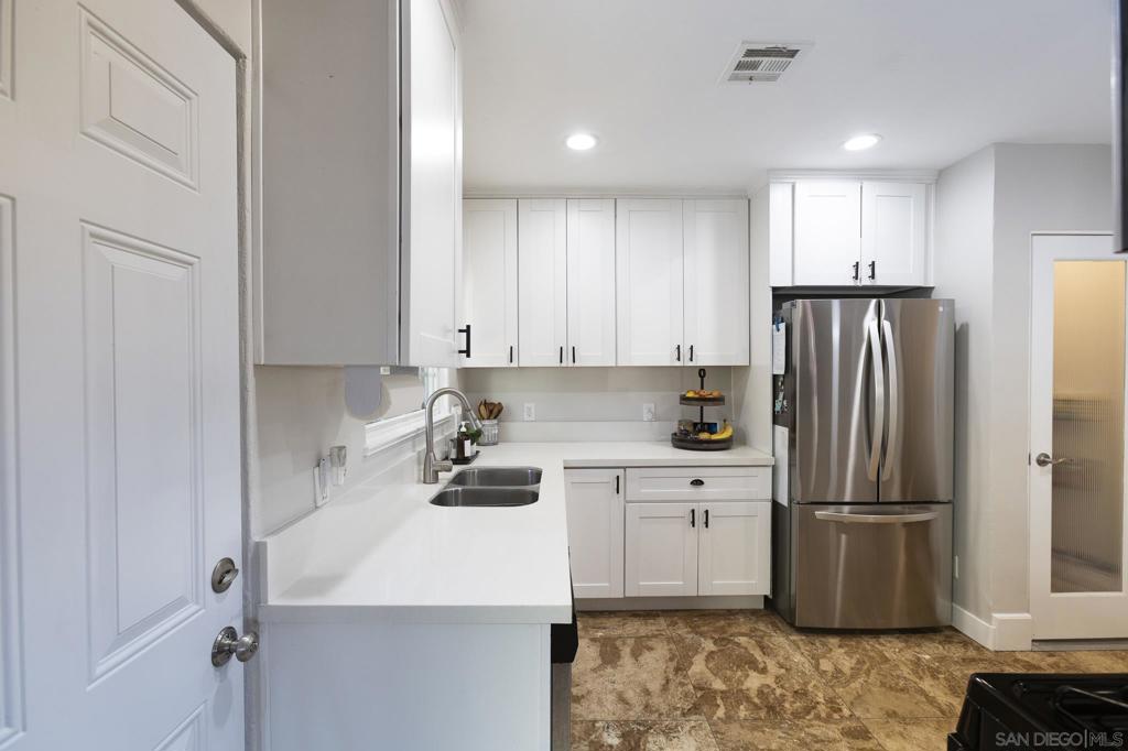 4256 Menlo - photo 17