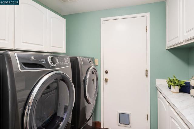 169 Larkwood Cir, Danville CA: https://media.crmls.org/mediaz/2aa98065-81ad-4ce9-8b8b-47ca38c9016f.jpg