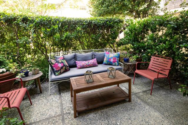 445 Oak Grove Avenue, Menlo Park CA: https://media.crmls.org/mediaz/2aa9cb30-bda0-4aba-9558-36bad9e820c6.jpg