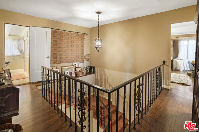 1326 Cordova Avenue, Glendale CA: https://media.crmls.org/mediaz/2aaa2123-ed99-4e1c-8f29-e9bde184a068.jpg