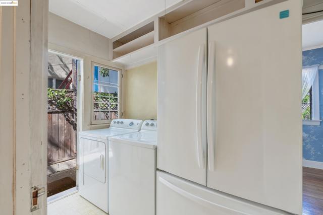 1136 S Ridgeley, Los Angeles CA: https://media.crmls.org/mediaz/2aaa2ec7-9c22-48da-82ed-0dbc4f036d21.jpg