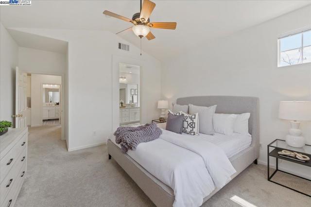 3989 Strafford Ct, Dublin CA: https://media.crmls.org/mediaz/2aaa4784-3ad0-4ec0-8420-fad24039d578.jpg