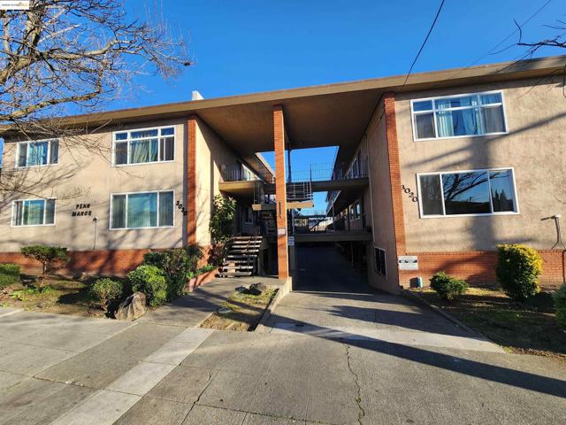 3020 35th Avenue, Oakland CA: https://media.crmls.org/mediaz/2aaa8dfc-45f0-4cc2-84f9-5274a1252cb0.jpg