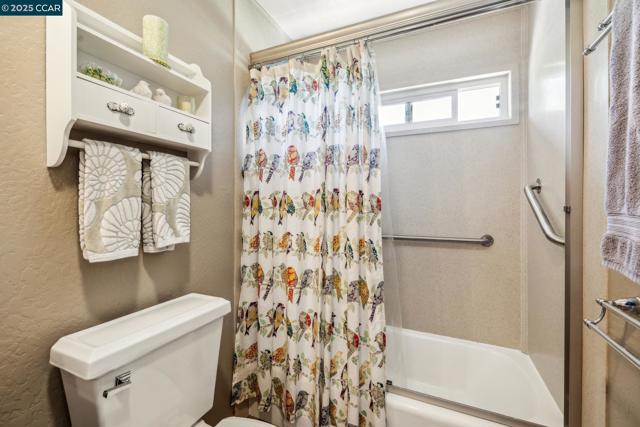 700 Golf Club Way, Pleasant Hill CA: https://media.crmls.org/mediaz/2aaae536-c82b-4568-91e0-19c53d6e18e9.jpg