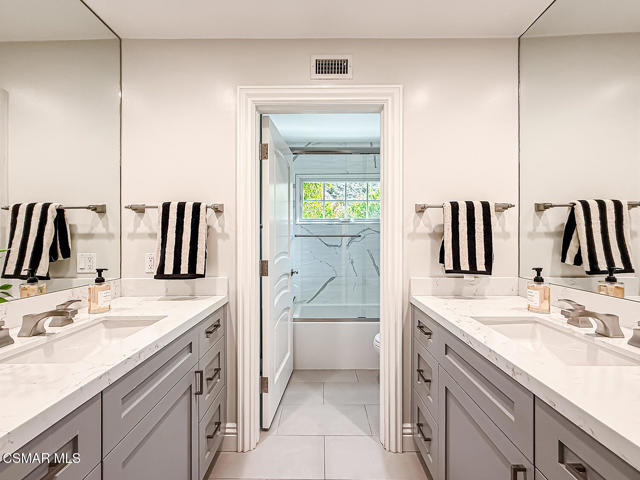 581 Lakeview Canyon Road, Westlake Village CA: https://media.crmls.org/mediaz/2aaafde0-f6ae-4299-a212-668847a55430.jpg