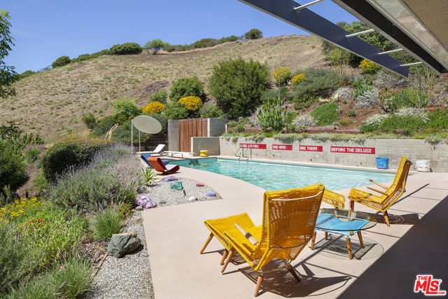 1531 N Tigertail Road, Los Angeles CA: https://media.crmls.org/mediaz/2aab04c3-5826-4b42-9b71-e54651603449.jpg
