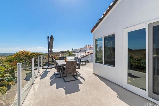 4863 Marathon Way, Oceanside CA: https://media.crmls.org/mediaz/2aabf52a-e2d9-45a3-a418-2e7d1f29788a.jpg