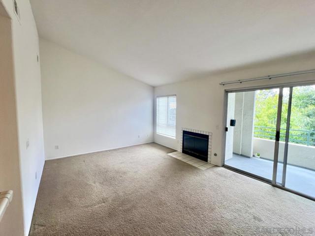 9995 Scripps Westview Way, San Diego CA: https://media.crmls.org/mediaz/2aac9d16-635f-4774-84ba-e5bb5ac6e56e.jpg