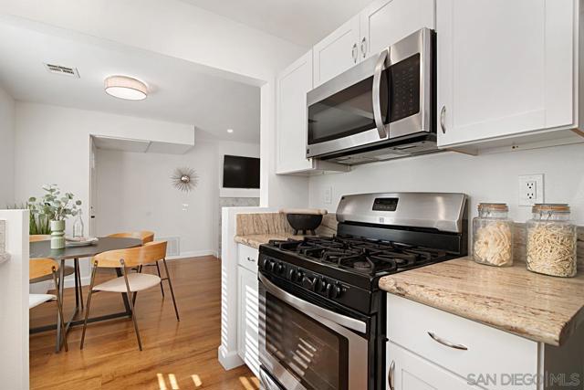 13327 Caminito Ciera, San Diego CA: https://media.crmls.org/mediaz/2aad3a86-b751-401e-8fbc-c8d2b74c7f7b.jpg