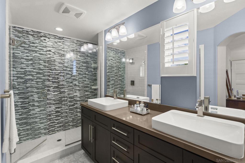 1056 Pearl - photo 13