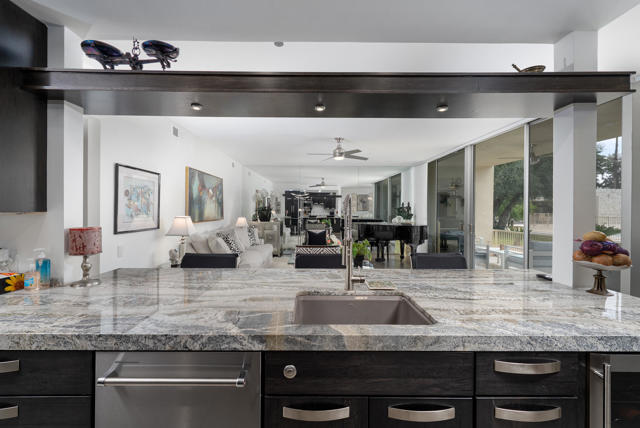 477 Desert Lakes Drive, Palm Springs CA: https://media.crmls.org/mediaz/2aad92bc-520c-4714-8fd8-9d104ca278ee.jpg