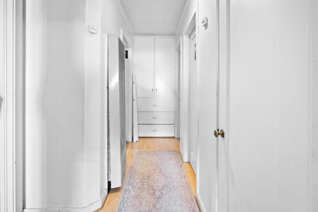 2066 Sterling Avenue, Menlo Park CA: https://media.crmls.org/mediaz/2aadad1b-dbe7-47b1-9862-ddeaf6895dcd.jpg