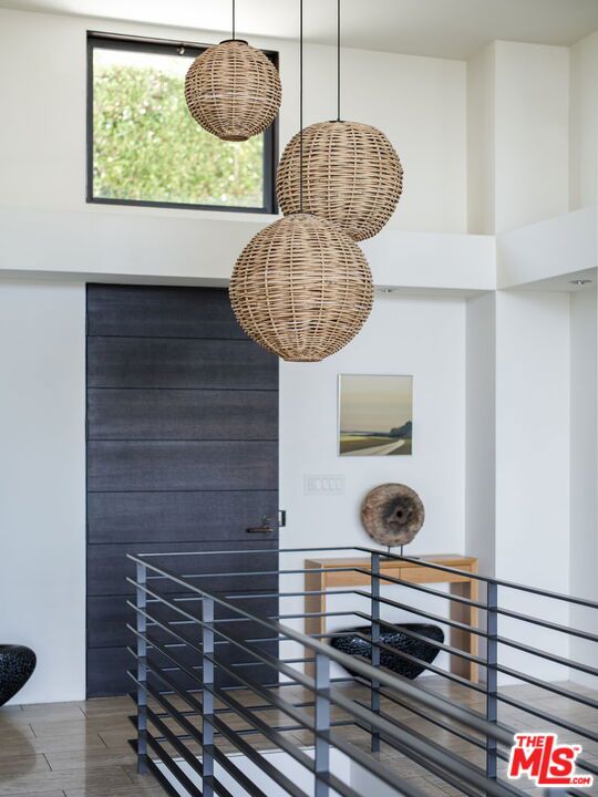 8932 St Ives Drive, Los Angeles CA: https://media.crmls.org/mediaz/2aadb298-4a8a-4a7f-98c6-eae74f89d5d3.jpg