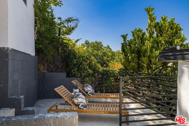 621 Isabel Street, Los Angeles CA: https://media.crmls.org/mediaz/2aae168d-9046-40f8-9193-6bb3bd5f63a0.jpg