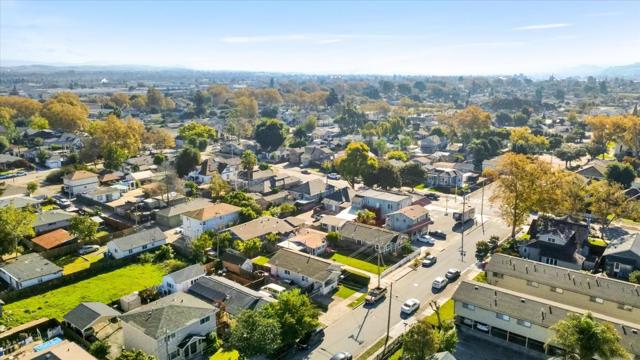 367 College Street, Hollister CA: https://media.crmls.org/mediaz/2aae4f51-ffe1-4b9f-b3cb-e278b4ad0aa2.jpg