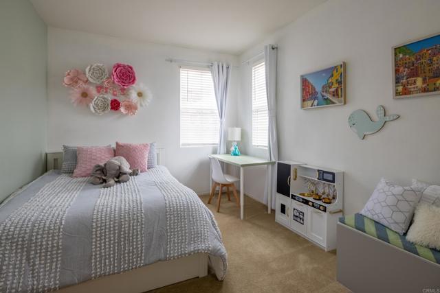 1185 Parkview Drive, Oceanside CA: https://media.crmls.org/mediaz/2aaf43a4-11b2-4ced-8b41-990161d9b6e7.jpg