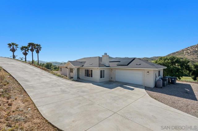 22916 Tombill Rd, Ramona CA: https://media.crmls.org/mediaz/2aafa104-2518-40f5-8d2e-a2169f1b0ee5.jpg
