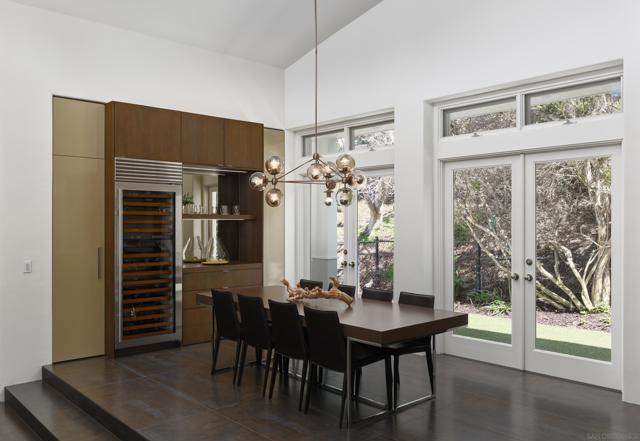 327 Pine Needles Dr, Del Mar CA: https://media.crmls.org/mediaz/2ab00daa-975b-4558-8813-b8b26b477b0d.jpg