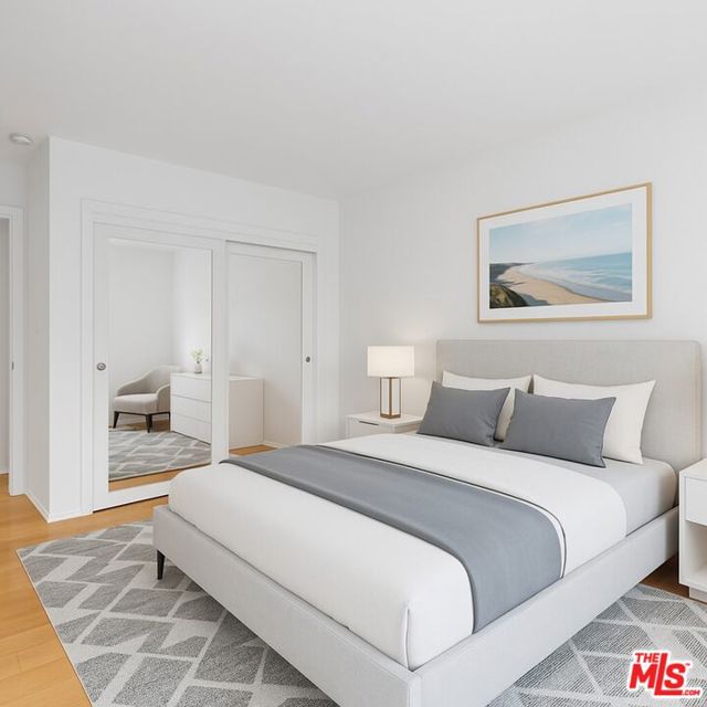 2016 Euclid Street, Santa Monica CA: https://media.crmls.org/mediaz/2ab04a48-37d2-40bc-babb-571486655d14.jpg