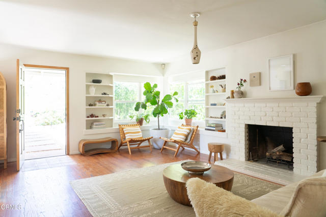 202 N. Fulton Street, Ojai CA: https://media.crmls.org/mediaz/2ab061e6-387d-4c8a-a391-9e17d6d7ced4.jpg