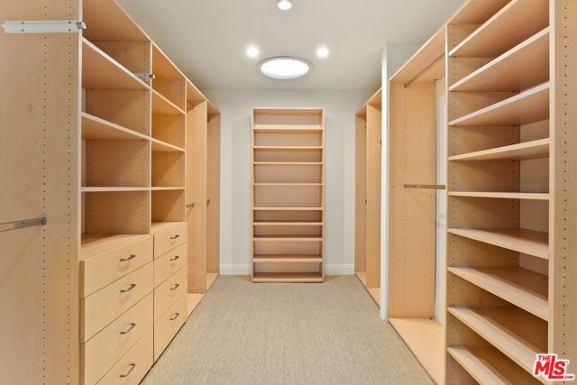 2596 Wallingford Drive, Beverly Hills CA: https://media.crmls.org/mediaz/2ab11c3f-17e5-4a88-80e5-cbb1eabc3e79.jpg