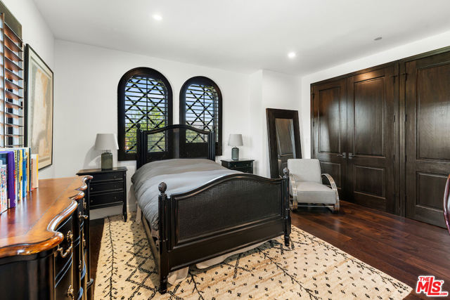 356 S Clark Drive, Beverly Hills CA: https://media.crmls.org/mediaz/2ab1405e-0ada-4a1b-884d-9af89f61657e.jpg