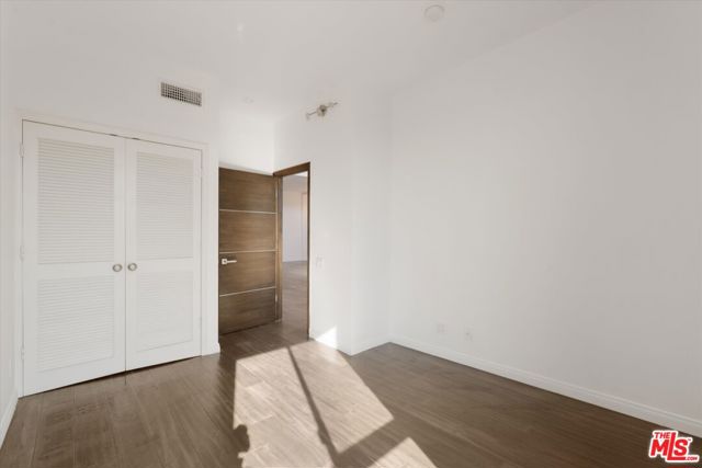 2175 S Beverly Glen Boulevard, Los Angeles CA: https://media.crmls.org/mediaz/2ab2c97a-d84d-40ac-a339-0c17ff140abd.jpg