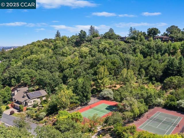 27 Toledo Dr, Lafayette CA: https://media.crmls.org/mediaz/2ab32eae-5af9-40c8-a5b2-5015be8e73a1.jpg