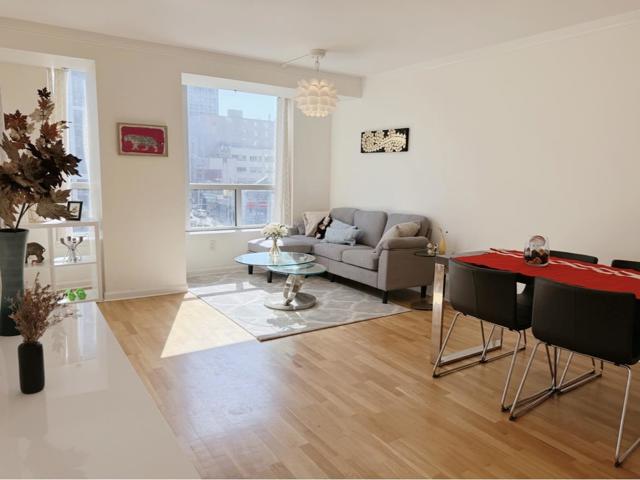 400 Beale Street, San Francisco CA: https://media.crmls.org/mediaz/2ab3434b-74e9-49ce-8502-3f38997cc0d1.jpg