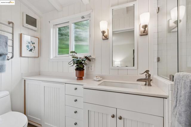 5550 Snake Road, Oakland CA: https://media.crmls.org/mediaz/2ab3778f-7839-44a3-b1bb-36ad9a930bc8.jpg